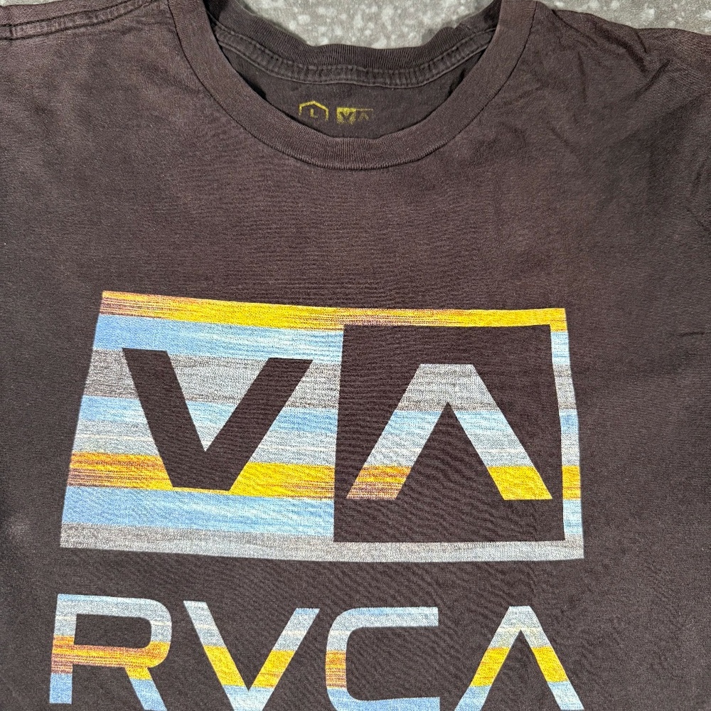 RVCA Men's T-shirt - Size Large